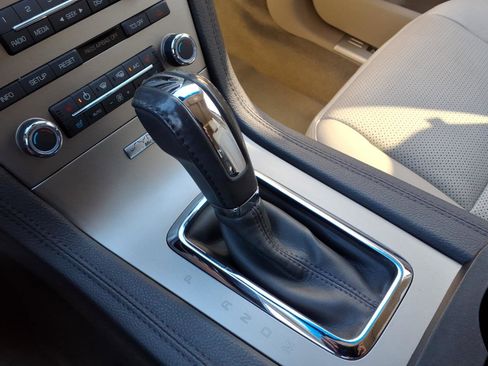 Used 2011 Lincoln MKT 2WD w/ 101A Rapid Spec Order Code image 20