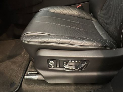 Used 2018 Bentley Bentayga Activity AWD/4WD image 12