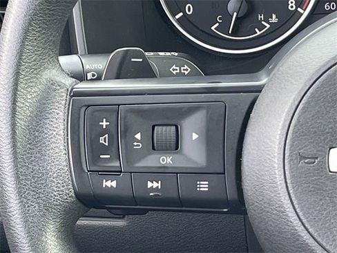 Used 2023 Nissan Rogue S image 12