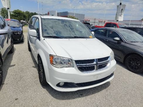 Used 2016 Dodge Grand Caravan SXT FWD image 11