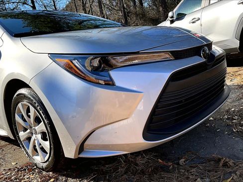 Used 2023 Toyota Corolla LE image 28