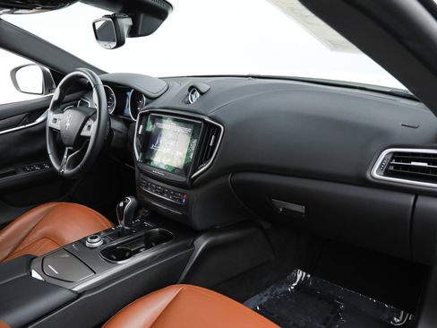 Used 2017 Maserati Ghibli RWD image 10