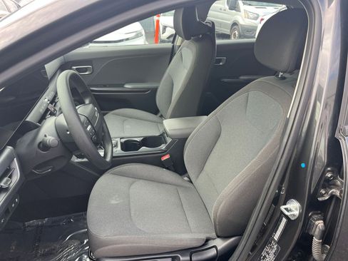 Used 2025 Kia K4 LXS image 36