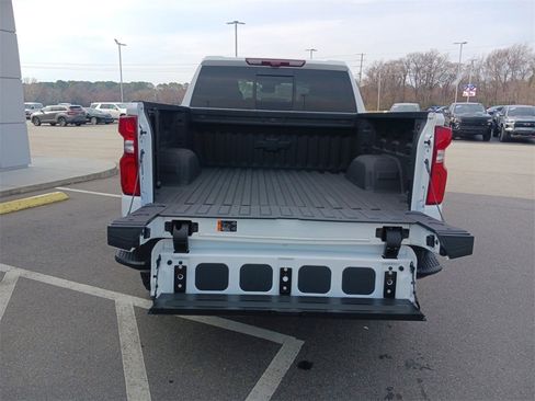 Used 2025 Chevrolet Silverado 1500 ZR2 w/ Technology Package image 32