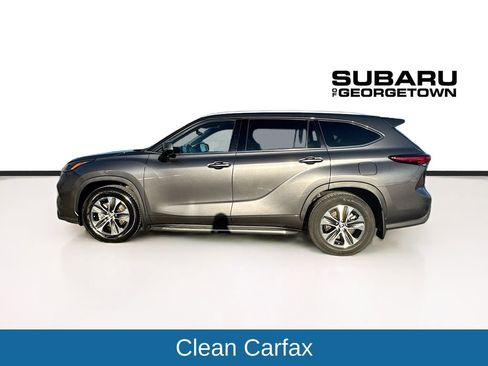 Used 2022 Toyota Highlander XLE image 4