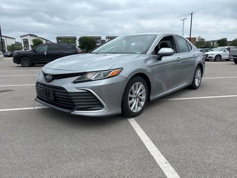 Used 2022 Toyota Camry LE image 1