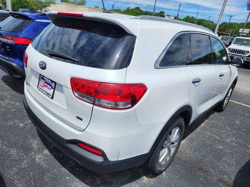Used 2017 Kia Sorento FWD image 4