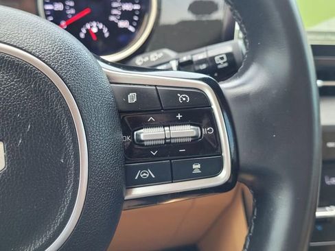 Used 2024 Kia Carnival EX FWD image 29