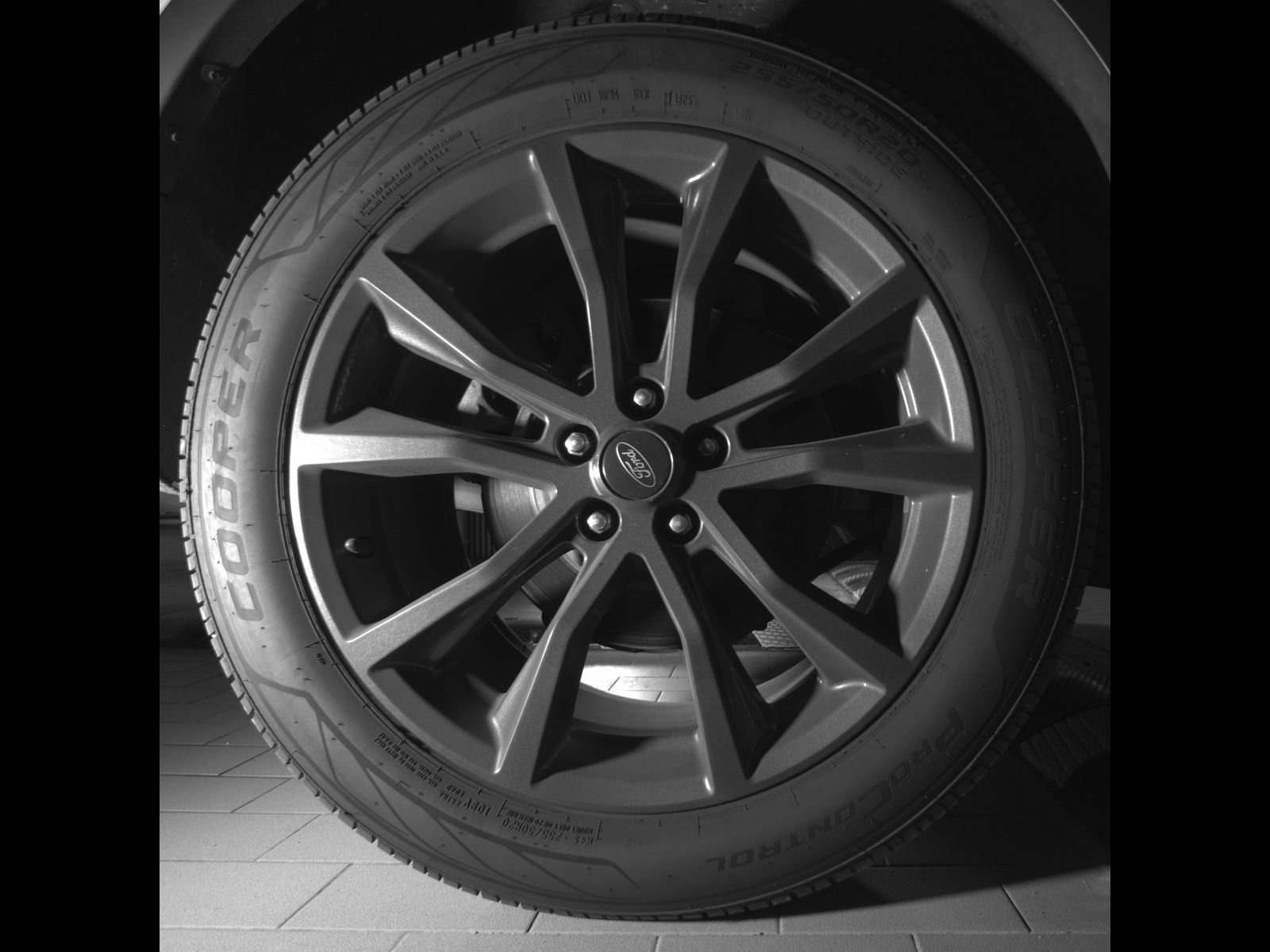 Used 2018 Ford Explorer XLT w/ Equipment Group 202A FWD image 25
