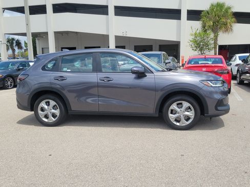 Used 2023 Honda HR-V LX image 3