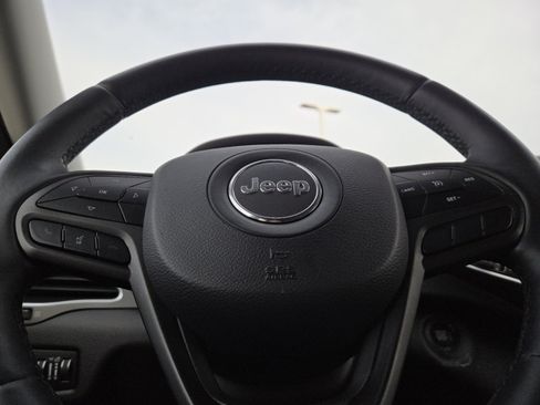 Used 2019 Jeep Cherokee Trailhawk w/ Cold Weather Group image 26