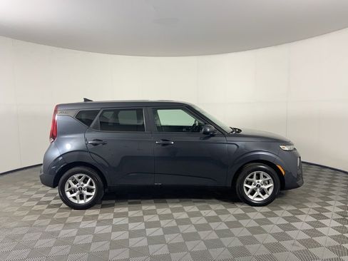 Used 2020 Kia Soul S image 2