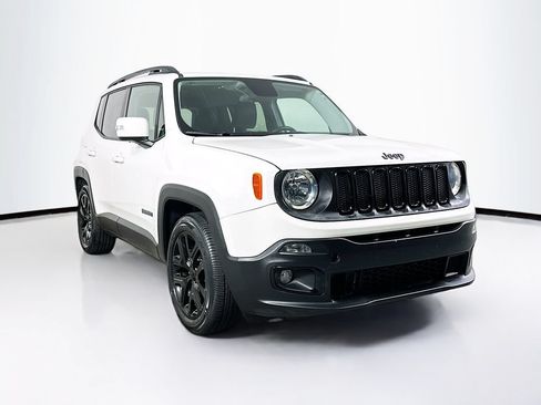 Used 2017 Jeep Renegade Altitude FWD image 2