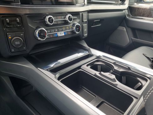 Used 2025 Ford F250 Lariat w/ Lariat Ultimate Package image 28