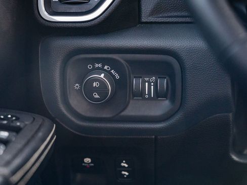 Used 2025 RAM 1500 Laramie image 26