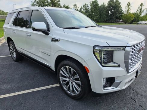 Used 2021 GMC Yukon Denali w/ Denali Premium Package AWD/4WD image 14