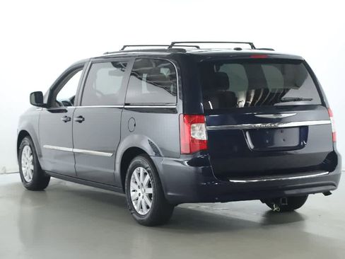 Used 2015 Chrysler Town & Country Touring FWD image 38