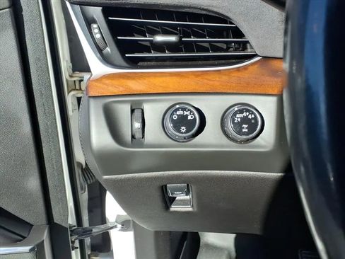 Used 2018 Cadillac Escalade Premium Luxury image 29