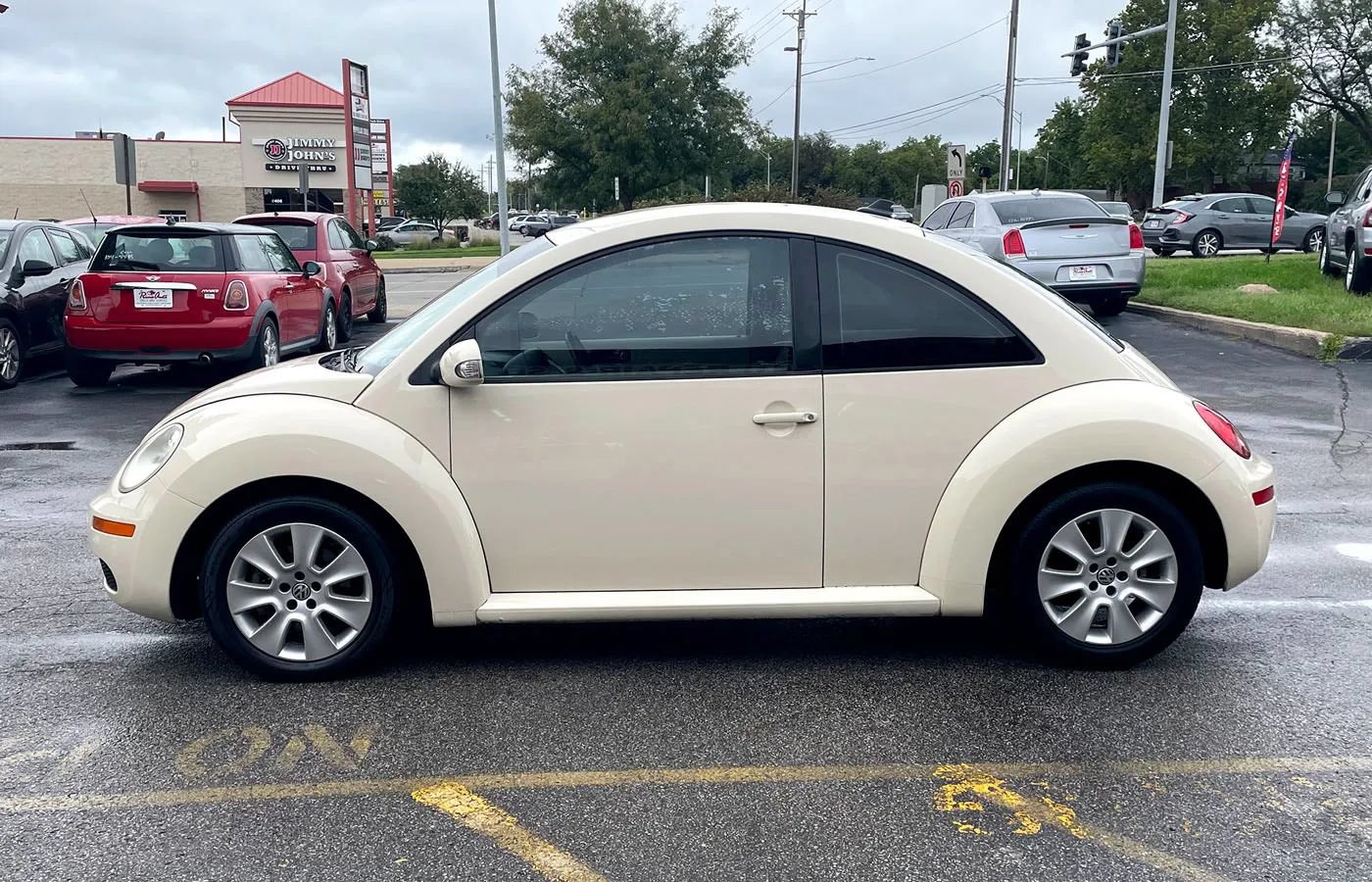 Used 2010 Volkswagen Beetle Coupe FWD image 3