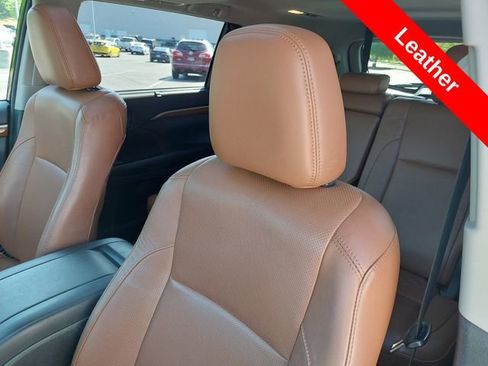 Used 2018 Toyota Highlander Limited AWD/4WD image 6