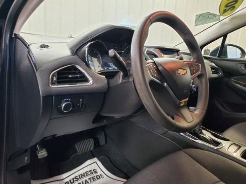 Used 2017 Chevrolet Cruze LT FWD image 13