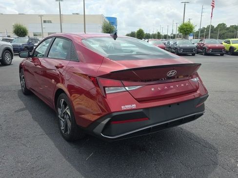Certified 2025 Hyundai Elantra Sport FWD image 3