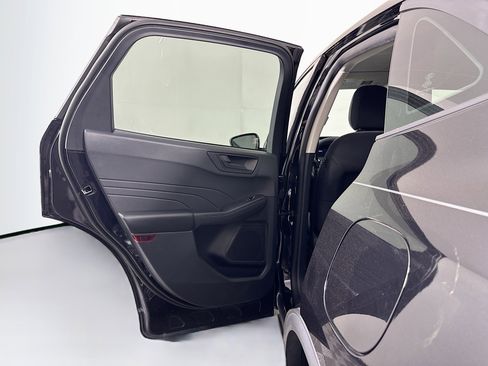 Used 2022 Ford Escape S image 25