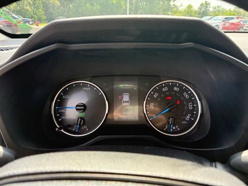Used 2022 Toyota RAV4 LE AWD/4WD image 23
