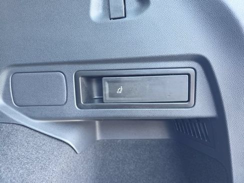 Used 2021 Volkswagen Tiguan SE AWD/4WD image 18