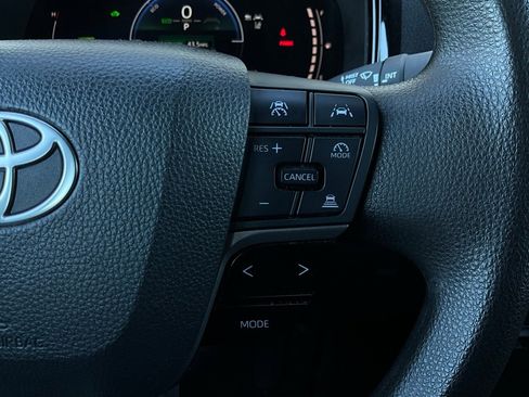 Used 2025 Toyota Camry LE image 33