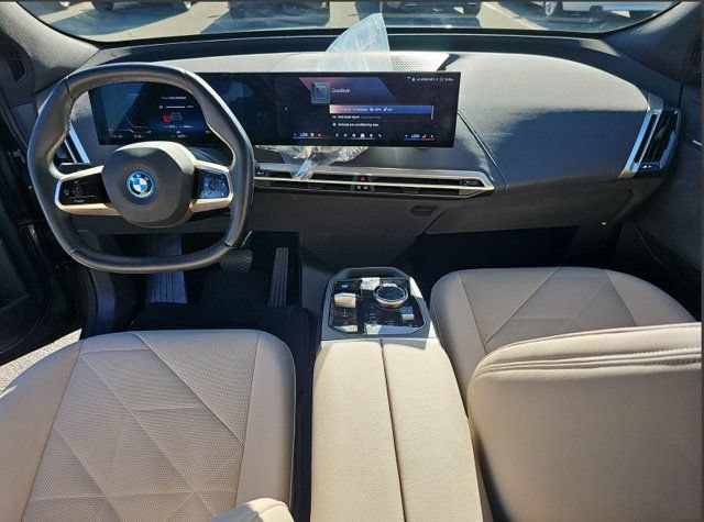 Used 2024 BMW iX xDrive50 w/ Premium Package AWD/4WD image 5