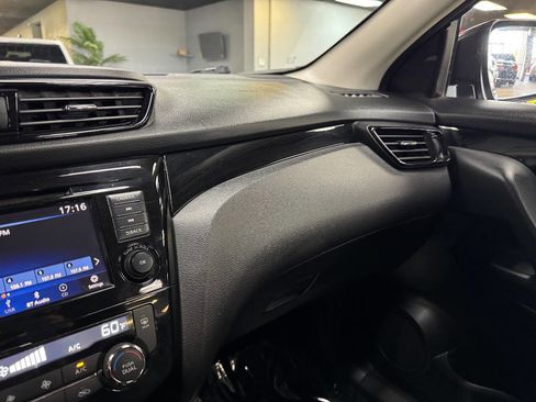 Used 2021 Nissan Rogue Sport SV image 24