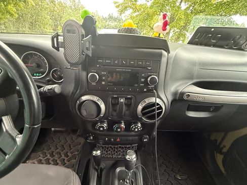 Used 2013 Jeep Wrangler Sport AWD/4WD image 8