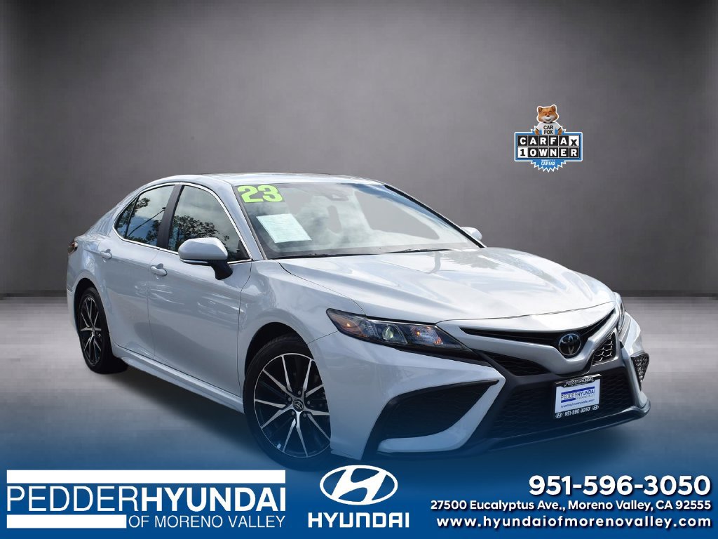 Used 2023 Toyota Camry SE FWD image 1
