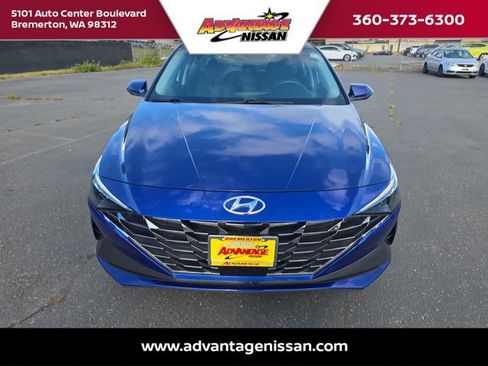Used 2022 Hyundai Elantra Limited w/ Preferred Accessory Package FWD image 9