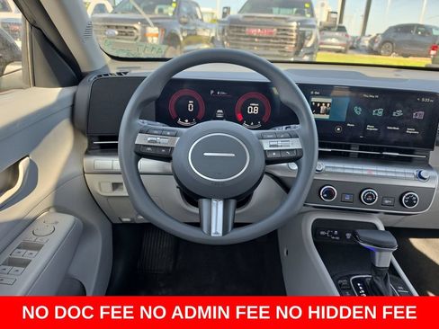 Used 2024 Hyundai Kona SE AWD/4WD image 15