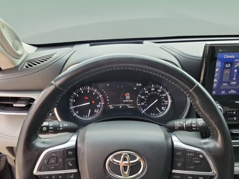 Used 2021 Toyota Highlander Platinum AWD/4WD image 22