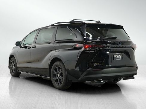 Certified 2025 Toyota Sienna XLE Woodland Edition AWD/4WD image 3