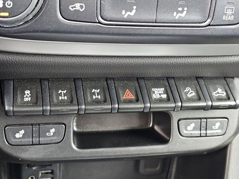 Used 2022 Chevrolet Colorado ZR2 AWD/4WD image 13