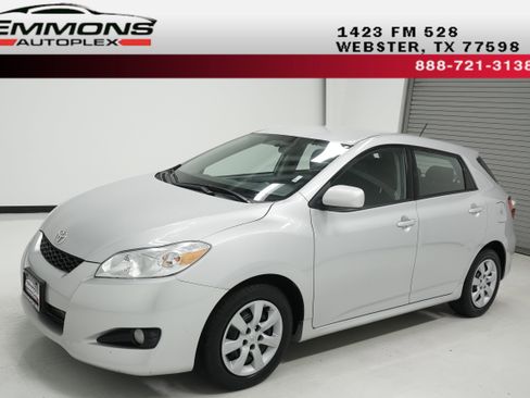 Used 2012 Toyota Matrix S image 1