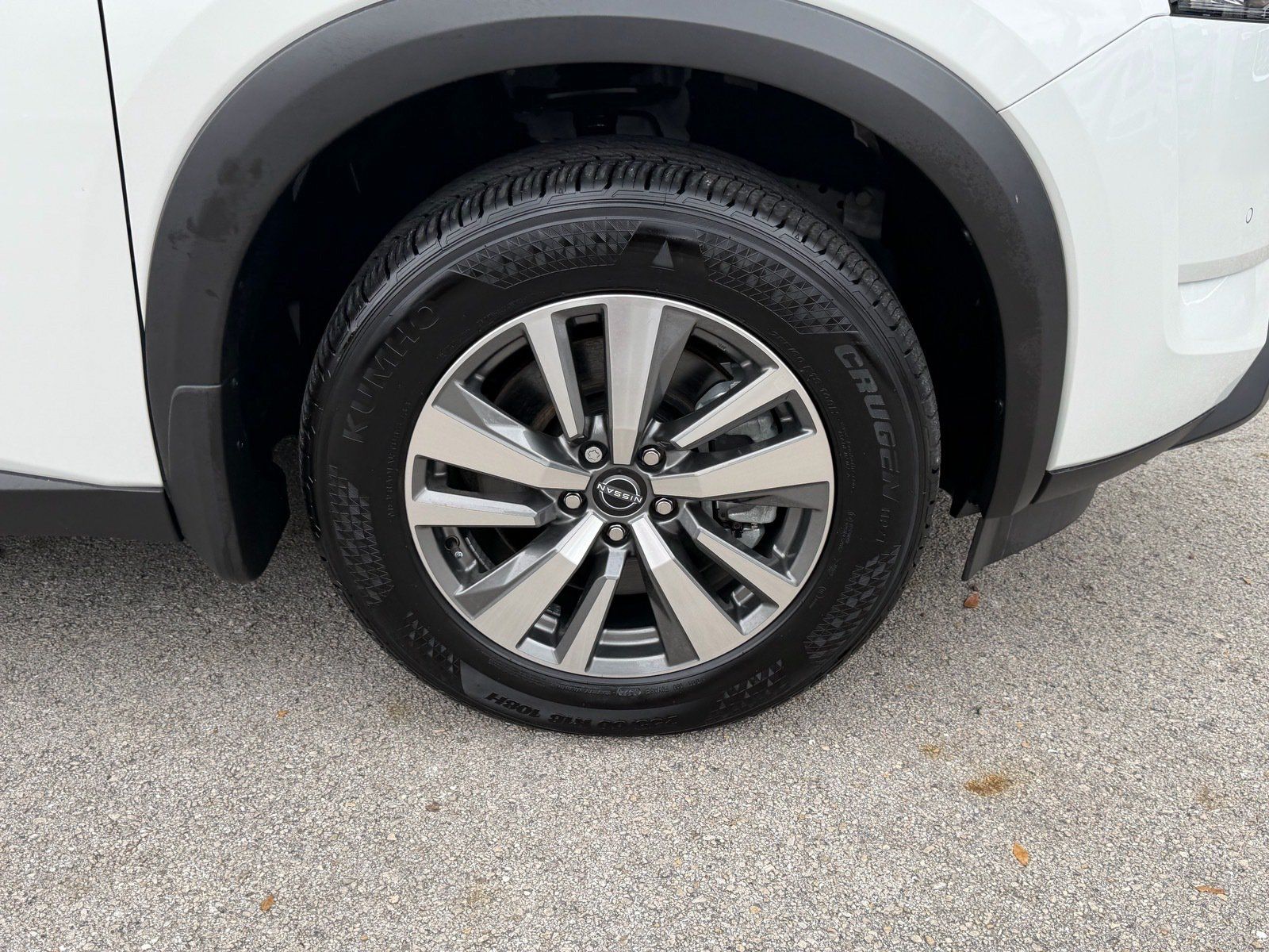 Used 2025 Nissan Pathfinder SL FWD image 9