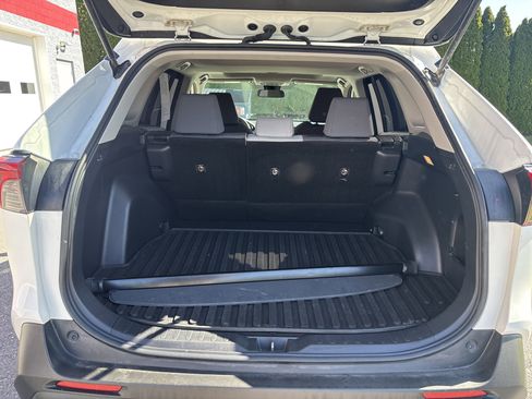 Used 2019 Toyota RAV4 XLE w/ All Weather Liner Package AWD/4WD image 5
