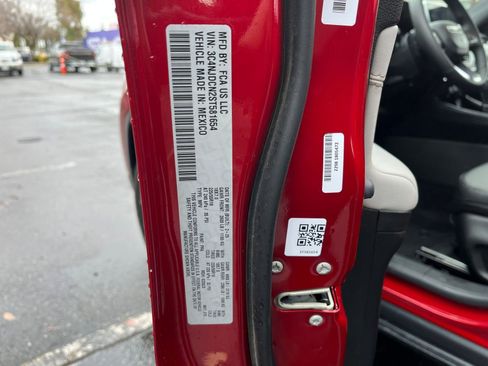 Used 2025 Jeep Compass Limited image 30