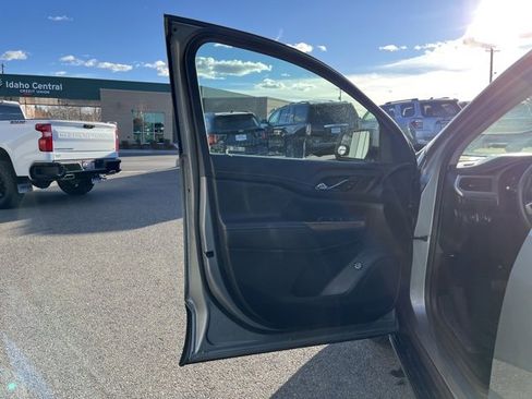 Used 2023 GMC Acadia SLE w/ Driver Convenience Package image 24