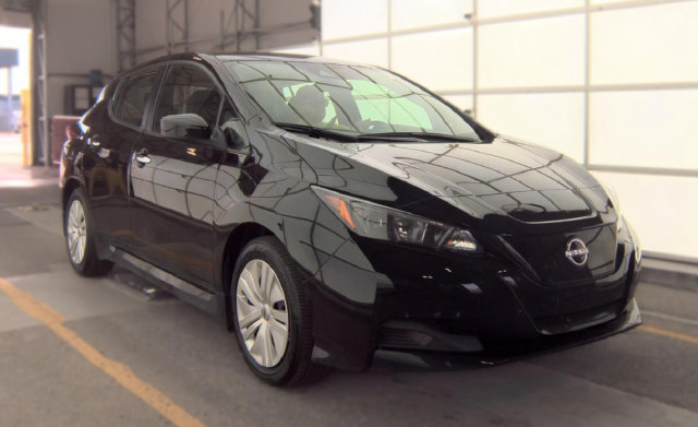 Used 2025 Nissan Leaf S FWD image 2