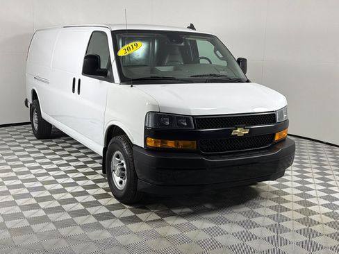 Used 2019 Chevrolet Express 3500 Extended w/ Driver Convenience Package RWD image 3