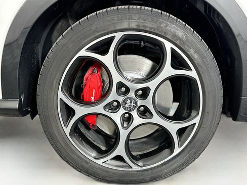 Used 2024 Alfa Romeo Tonale Veloce AWD/4WD image 11