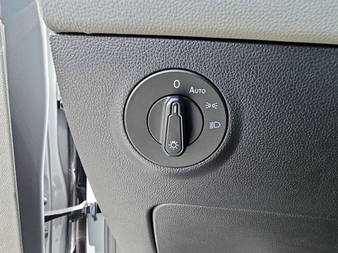 Used 2022 Volkswagen Taos SE image 24