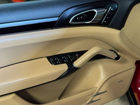 Used 2017 Porsche Cayenne S AWD/4WD image 12