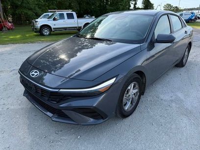 Used 2025 Hyundai Elantra SE